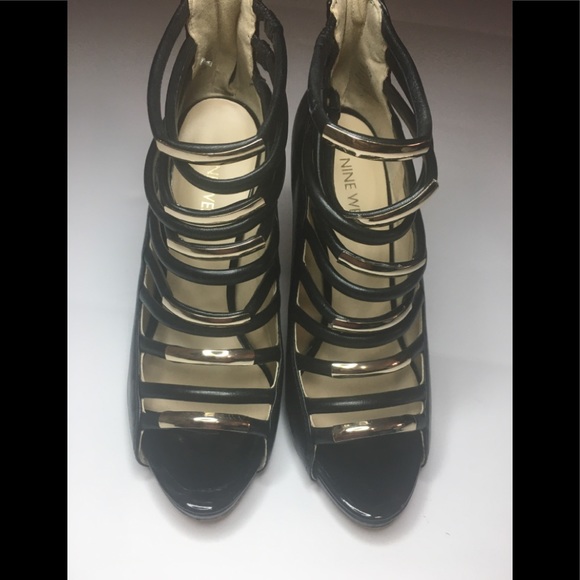 Nine West black & gold strapped heels 6.5 - Picture 2 of 8